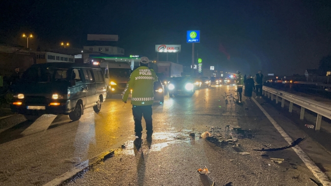 Takla atan hafif ticari araç hurdaya döndü: 7 yaralı!