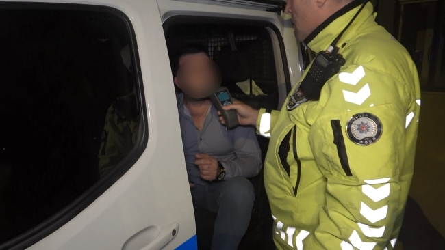 Bursa'da yılbaşı gecesi lüks aracıyla polise yakalandı