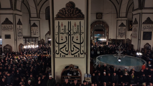 Bursa'da binlerce kişi Ulucami'de şehitler için dua etti