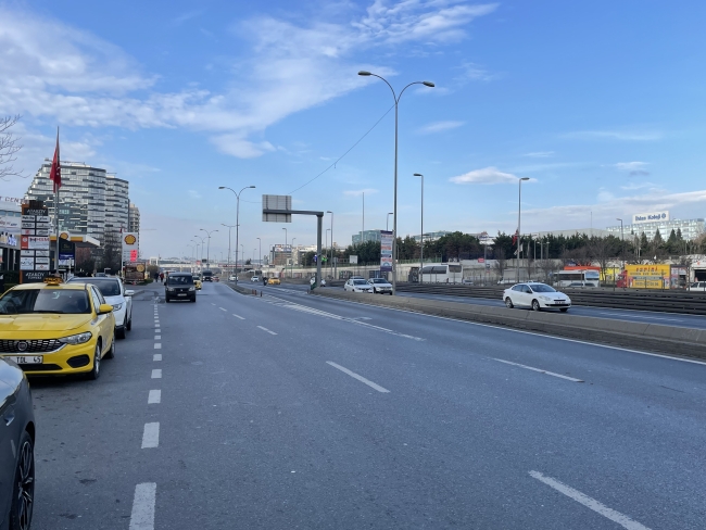 Yeni yılın ilk gününde yollar boş kaldı