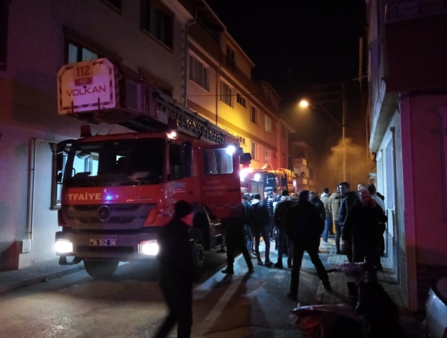 Bursa'da çıkan yangında mahsur kalan genç kurtarıldı