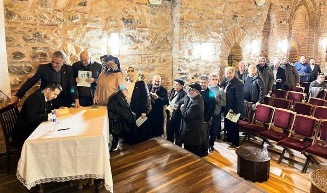 Emekli Albay Özeller Bursa'da okurlarıyla buluştu