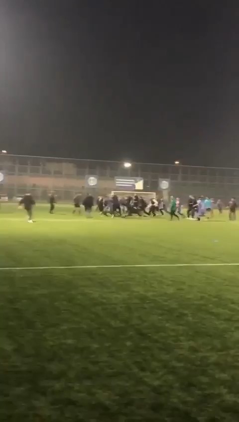 Bursa'da yeşil saha boks ringine döndü!