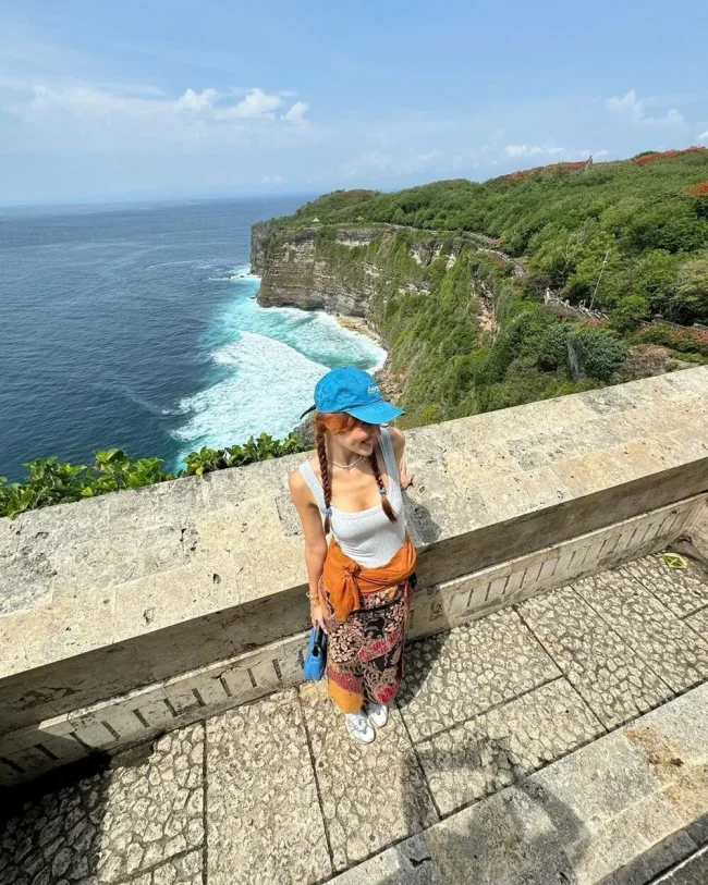 Hande Erçel'den tatil pozları