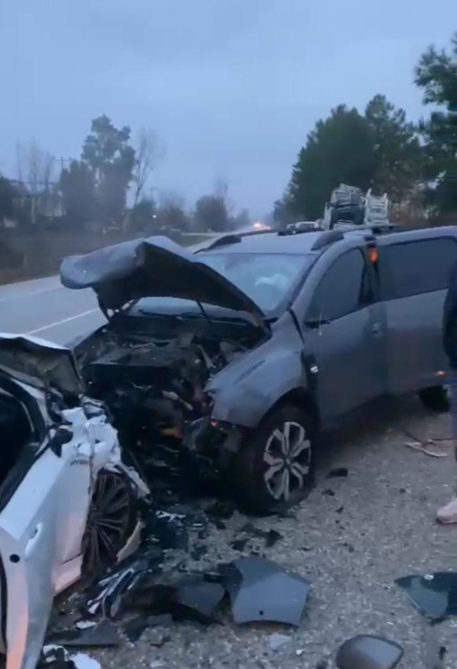 Otomobiller hurdaya döndü! 1 ölü 3 yaralı