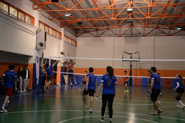 BUÜ başarılı sporcuları ödüllendirdi