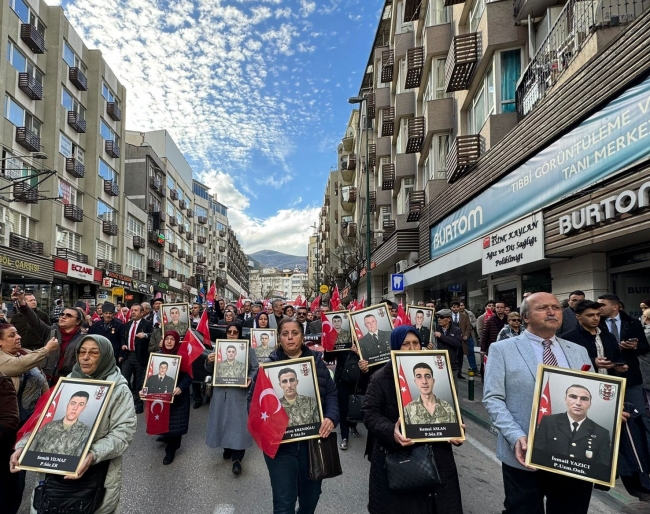 Bursa'da 'Teröre Lanet Yürüyüşü' başladı