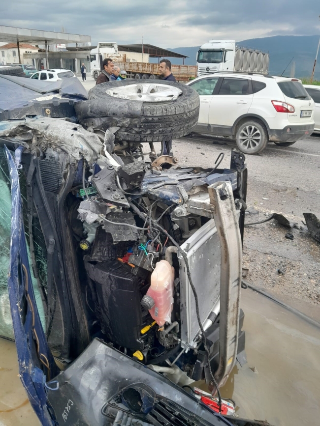 Feci kaza! Araçlar hurdaya döndü