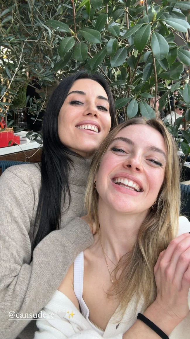Sadakatsiz yıldızları bir araya geldi