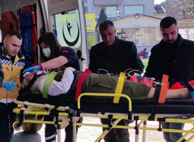 Bursa'da otobüs ile otomobil kafa kafaya çarpıştı! 1kişi yaralandı
