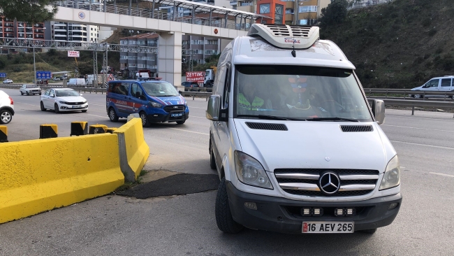 Bursa'da kamyonetteki sucukları tazyikli suyla yıkayan kişiler yakalandı