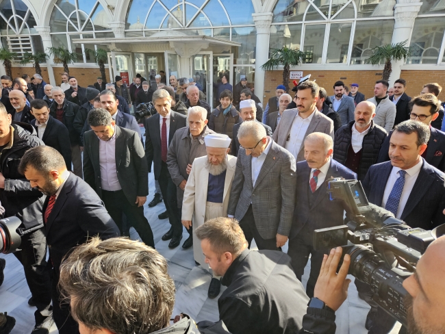 Bakan Uraloğlu, Bayrampaşa'da vatandaşlarla bir araya geldi