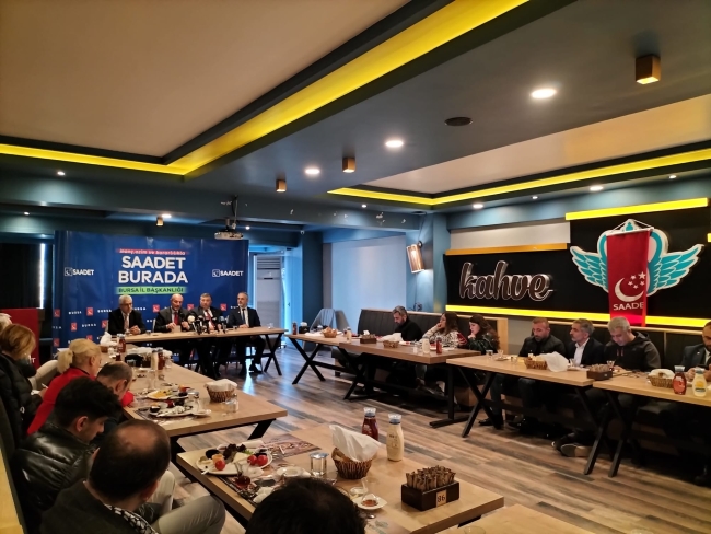 Saadet Partisi gazeteciler ile kahvaltıda buluştu