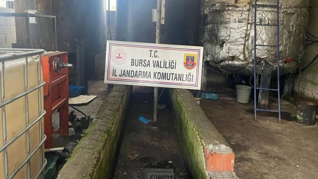 Bursa'da jandarma 5 bin litre kaçak motorin ele geçirdi