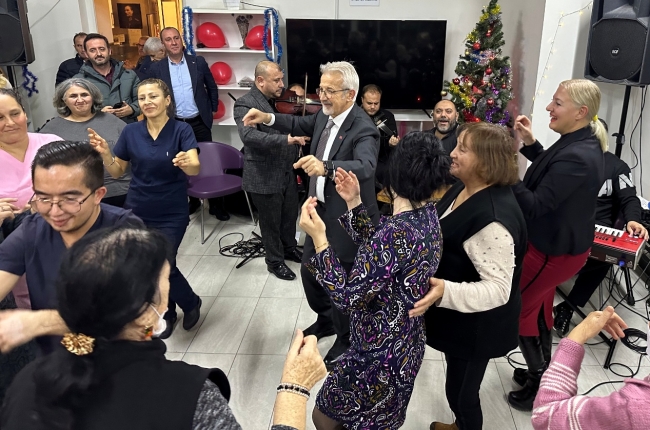 Nilüfer'de huzurevinde yeni yıl coşkusu