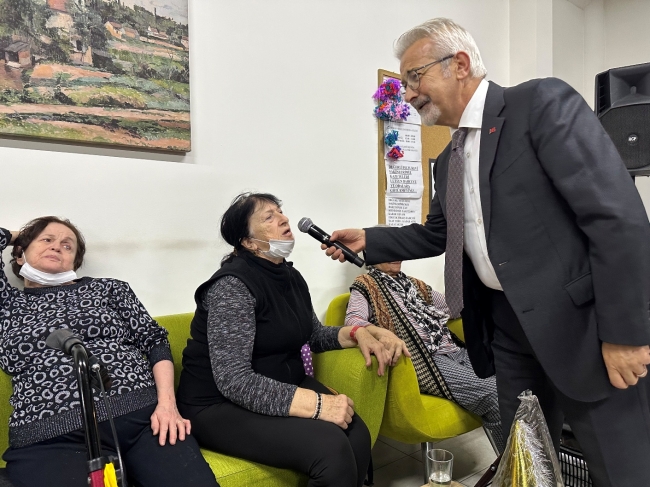 Nilüfer'de huzurevinde yeni yıl coşkusu