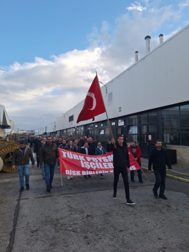 Bursa'da binlerce işçi grevde!