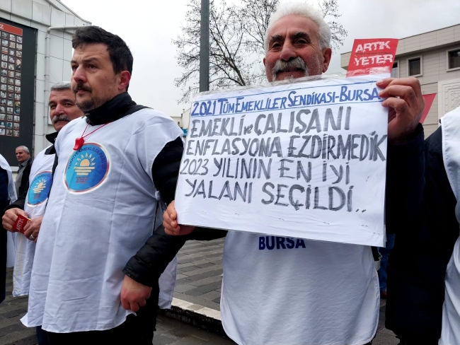 Tüm Emekliler Sendikası Bursa Şubesi emekli maaşlarını protesto etti