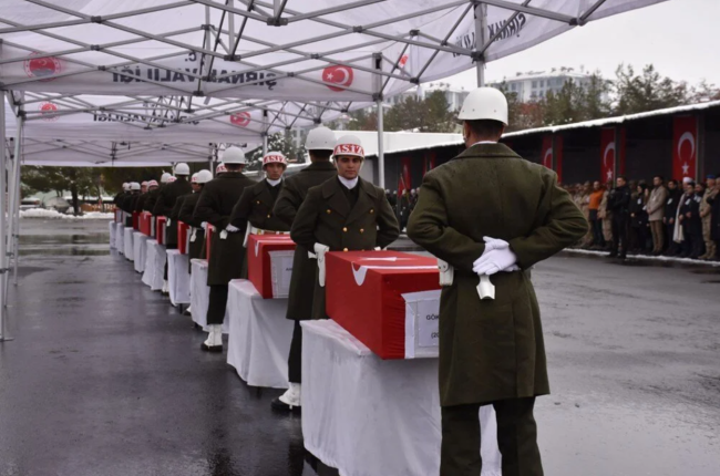 Pençe-Kilit Harekatı bölgesinde şehit olan 9 asker için Şırnak'ta tören
