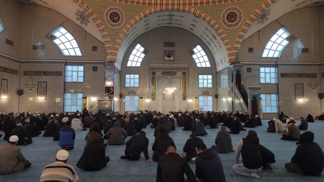 Bursa'da camilerde şehitler için dua edildi