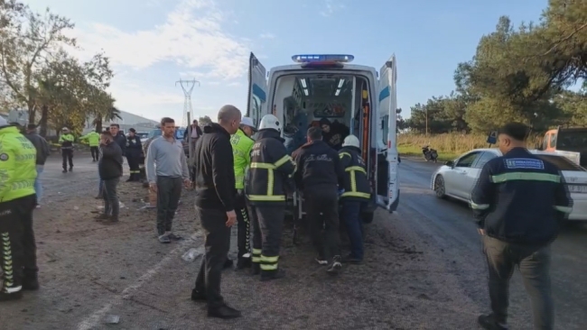 İşçi servisleri çarpıştı: Yaralılar var!