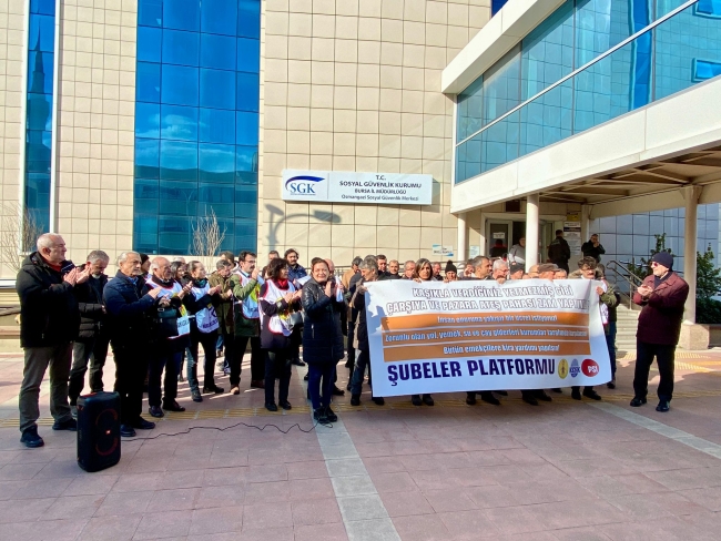 Bursa'da kamu emekçileri zammı protesto etti!
