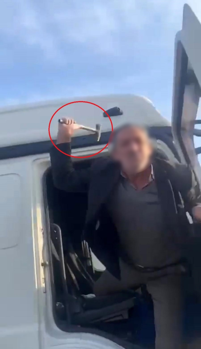 Bursa'da korkunç olay! Trafikte tartıştığı adama çekiçle saldırdı