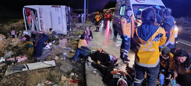 Mersin'de otobüs devrildi! 9 kişi öldü, 30 kişi yaralandı