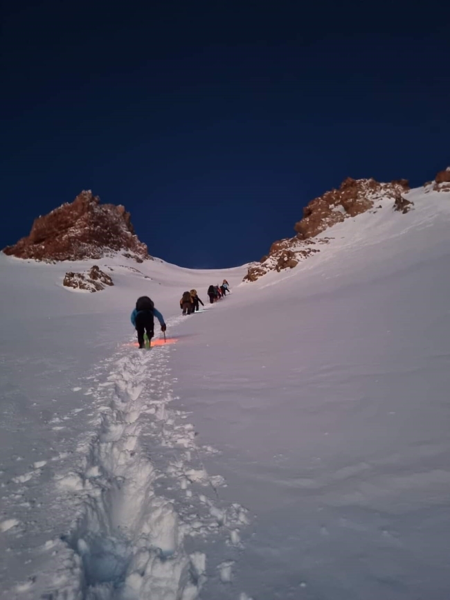 Erciyes’in zirvesinde Van Gölü’ne dikkat çektiler