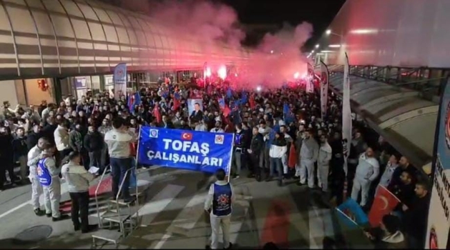 Bursa’da işçilerin zam sevinci sabaha kadar sürdü! Davul ve zurnalarla kutlandı