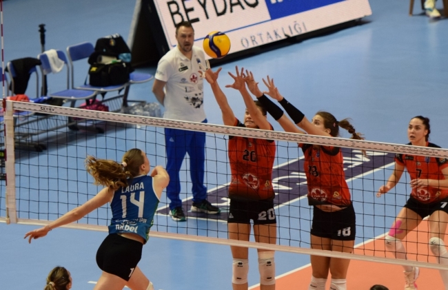 Nilüfer'in sultanları Avrupa'da yarı finalde