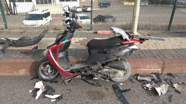 Feci kaza! Otomobil ile motosiklet çarpıştı
