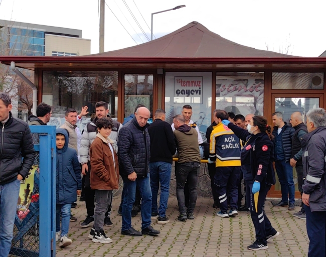 Onarmak için çıktığı çatıdan kafa üstü düşen adam yaralandı