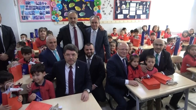Bakan Tunç, Bursa’da karne dağıttı
