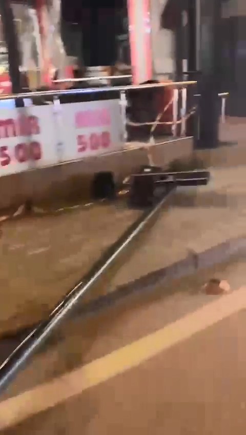 El freni çekilmeyen otomobili lodos sürdü