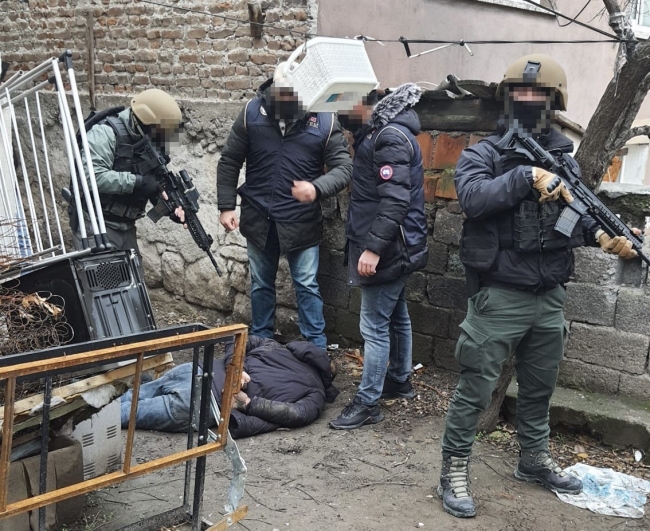 İnterpol kırmızı bültenle arıyordu! DEAŞ üyesi yakalandı