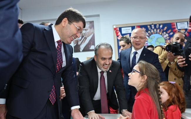 Bursa'da 795 bin öğrenci karne sevinci yaşadı