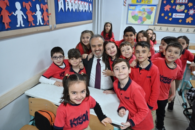 Bursa'da 795 bin öğrenci karne sevinci yaşadı