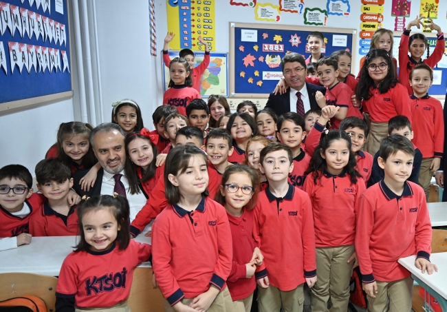 Bursa'da 795 bin öğrenci karne sevinci yaşadı