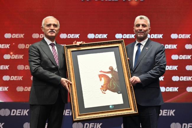 Bakan Bolat: Hedefimiz hizmetler ihracatımızı 2024 yılında 110 milyar dolara çıkartmak