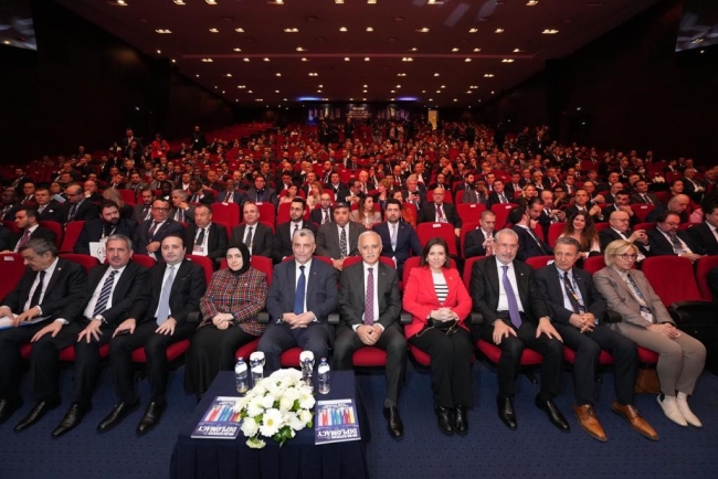 Bakan Bolat: Hedefimiz hizmetler ihracatımızı 2024 yılında 110 milyar dolara çıkartmak