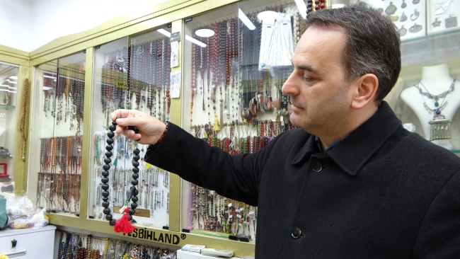 Bursa'da balina kusmuğundan yapılan tespih dudak uçuklatıyor