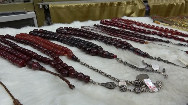 Bursa'da balina kusmuğundan yapılan tespih dudak uçuklatıyor