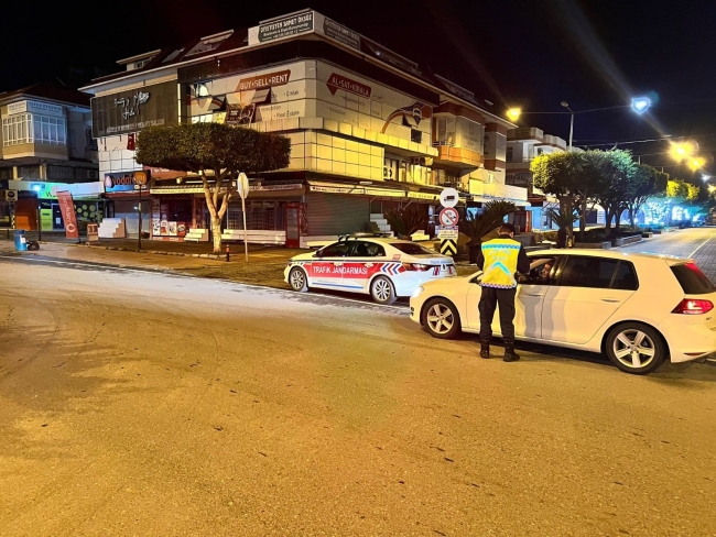 Alanya'da jandarma sürücülere ceza yağdırdı