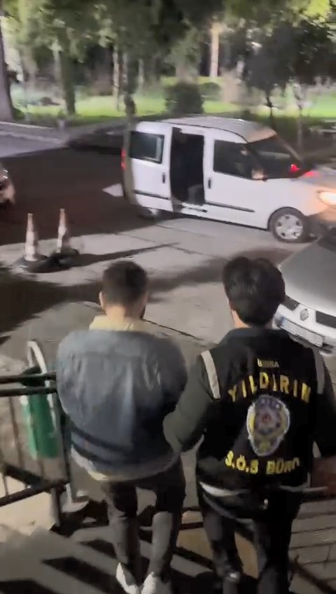 Bursa'da tarihi camide hırsızlık! 700 liraya sattılar
