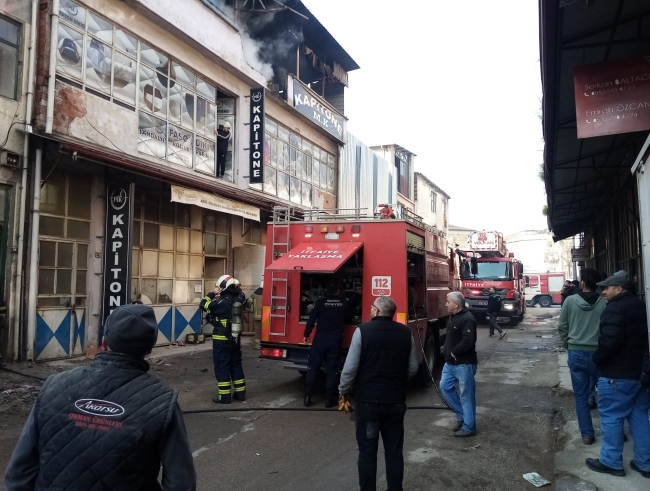 Bursa'da mobilya imalathanesinde yangın