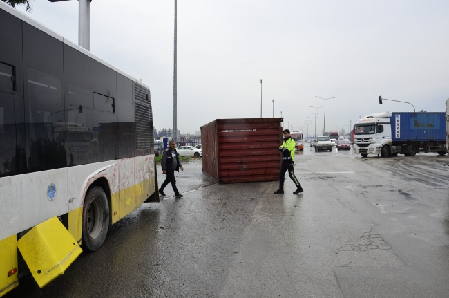 Mersin'de akıl almaz kaza! Kavşaktan dönerken...