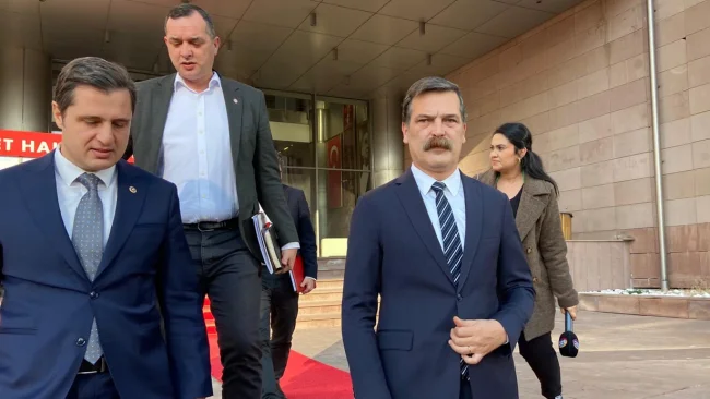 Özgür Özel, Erkan Baş ile görüştü!