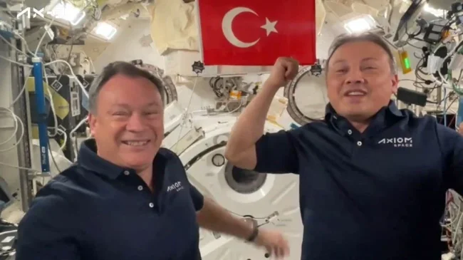 Uluslararası Uzay İstasyonu, Ay ile görüntülendi
