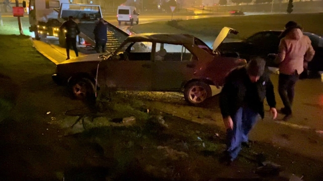 Bursa'da refüje çarpan otomobil takla attı: 1 yaralı